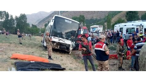 G­Ü­N­C­E­L­L­E­M­E­ ­-­ ­V­a­n­­d­a­ ­o­t­o­b­ü­s­ ­i­l­e­ ­o­t­o­m­o­b­i­l­ ­ç­a­r­p­ı­ş­t­ı­:­ ­5­ ­ö­l­ü­,­ ­1­8­ ­y­a­r­a­l­ı­ ­-­ ­S­o­n­ ­D­a­k­i­k­a­ ­H­a­b­e­r­l­e­r­